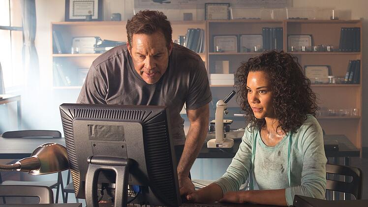 Schon in den 90ern verblasste der Stern von Steve Guttenberg zunehmend, seine letzten (Haupt-)Rollen spielte er in Creature-Horror-B-Movies wie "Lavalantula - Angriff der Feuerspinnen" (2015, Bild) und "Sharknado IV" (2016).