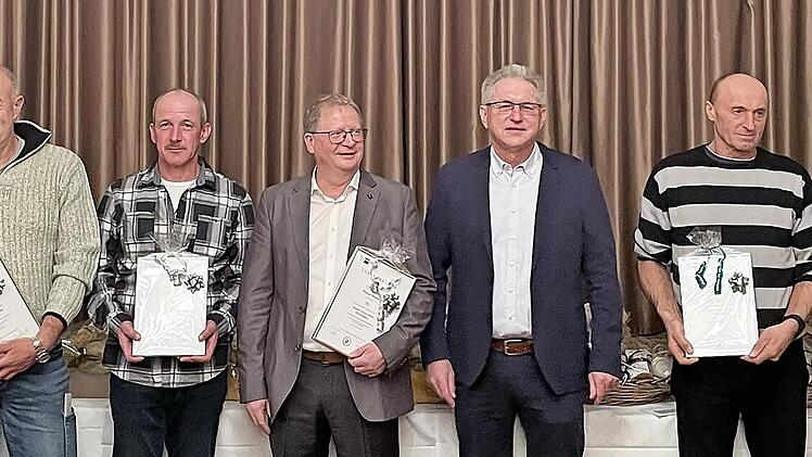 Geehrt wurden bei der August Ullrich GmbH Elfershausen (von links): Stefan Bayer (25 Jahre), Thomas Löschner (25 Jahre), Andreas Seufert (25 Jahre), Maik Heber (25 Jahre), Michael Greubel (25 Jahre), August Schneider (Geschäftsführer), Martin Hock...