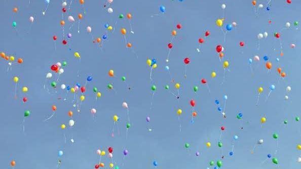 Luftballons sollen fliegen und für mehr Akzeptanz schwul-lesbischer Paare werben