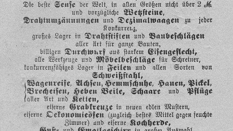 In der Werbung der Eisenhandlung Simon Köstner sind Ziehsägen "aus eigener Konstruktion", die "besten Sensen der Welt" und unvorstellbar viele Gegenstände im Angebot. Ein Baumarkt heute hat nicht viel mehr im Angebot als der geschäftstüchtige Simon Köstner. Neben Eisenwaren findet man Terracottafiguren, Linoleum, Putzmittel, Kleiderstoffe, Bierglä-ser, Marmorplatten ...