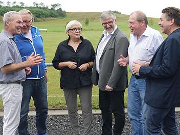 Gut gelaunt und kritisch: Die SPD-Fraktion im Kreistag sieht den Landkreis Coburg in vielen Bereichen auf einem guten Weg. Darüber diskutieren (von links) Frank Rebhan, Norbert Kastner, Petra Schneider,  Michael Busch, Thomas Rausch und Carsten Höllein.Berthold Köhler