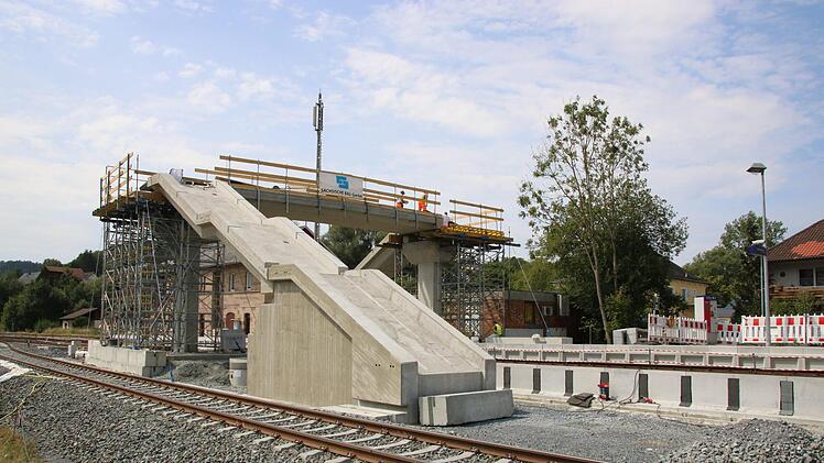 Bahnhof Untersteinach: Blick auf die Bauarbeiten. Foto: Jürgen Gärtner