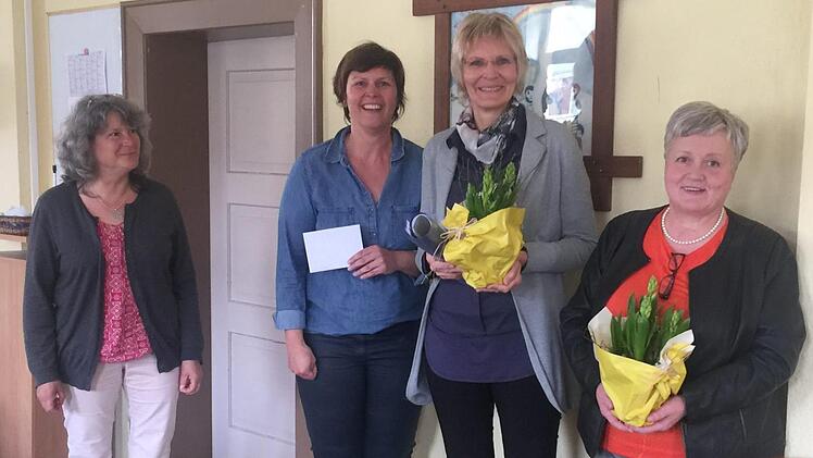 Beim Frauenfrühstück ging es um das Thema "Trauernde - wie ihnen begegnen?"  Unser Bild zeigt  Sigrun Morshäuser, Carmen Schaab sowie von der Christian-Presl-Stiftung Maritta Düring-Haas und  Cornelia Weber. Foto: Christine Platzer