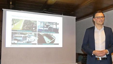 Julian Müller stellte das Konzept On-Demand-Ridepooling für einen attraktiveren Nahverkehr im Landkreis Haßberge vor.  Foto: Christian Licha