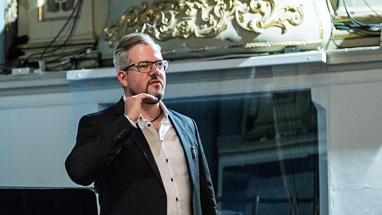 Abschied: Im Juli wurde bekannt, dass der Vertrag von Intendant Bernhard F. Loges nicht verlängert wird - "in gegenseitigem Einverständnis", betonte der Verwaltungsausschuss des Landestheaters. Die Wege trennen sich nach fünf Jahren im Sommer 2023.