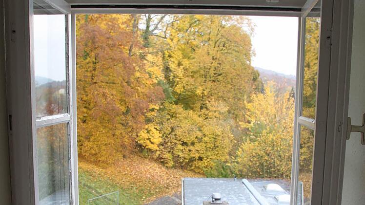 Noch kleiner ist dieses Fenster: Nur 70 mal 70 Zentimeter ist seine Größe. Foto: Ulrike Müller