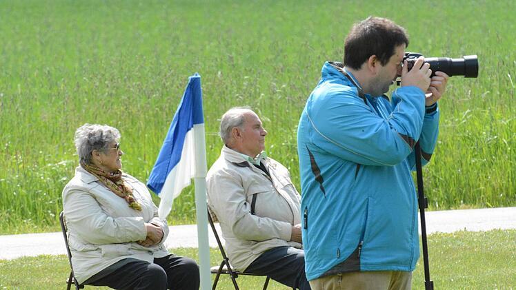 Das Spielgeschehen genau beobachtet.