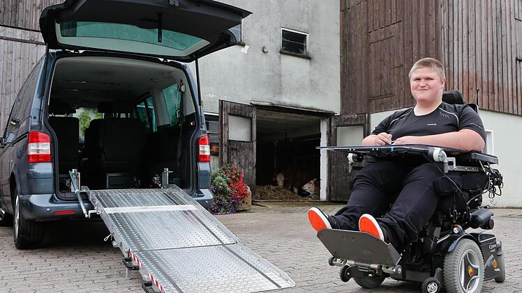 Mit Spendengeldern konnte für Patrick schon ein Bus gekauft werden.  Foto: Matthias Hoch