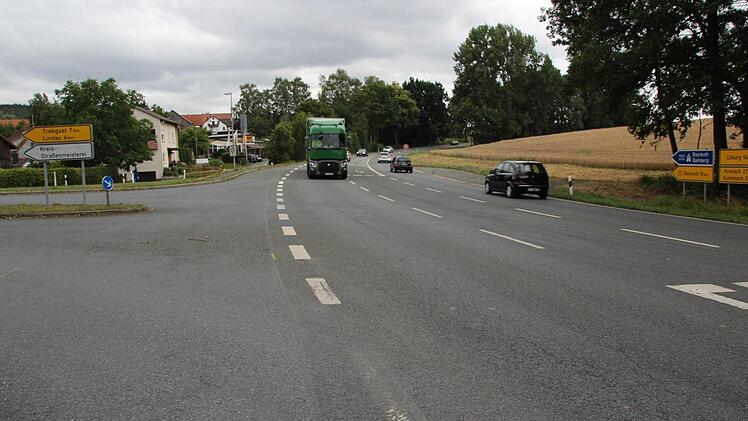 Die B 85 wird ab dem 10. August ausgebaut. Die Bundesstraße ist dann zwischen Forstlahm und Rohr voll gesperrt. Foto: Matthias Beetz