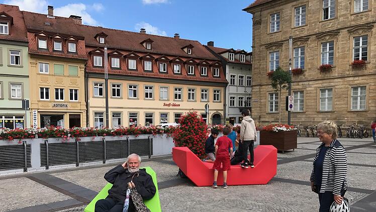 Hermann Bezold nahm auf dem grünen Sessel Platz.  Foto: MW