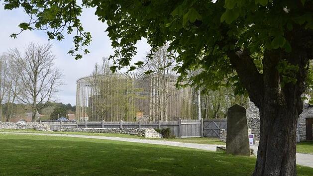 Das Rundtheater bei Schloss Hardelot in Frankreich ist mit der Einbettung in den Park Vorbild f&uuml;r das Coburger Globe. Foto: Michael Stoschek