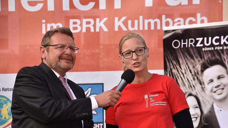 Organisatorin Tina Martens mit Moderator Heiner Gremer, Oberfrankenkorrespondent des Bayerischen Rundfunks.