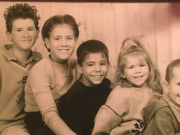 Wurden gleichberechtigt erzogen - jeder nach seinen Bedürfnissen: Tobias, Saskia, Constatin, Romina und Cedric Schump hier auf einem Bild aus Kindertagen Foto: .privat