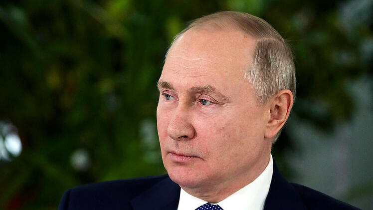 Putin könnte laut Einschätzungen von Expertinnen und Experten das Kriegsrecht verhängen. Das könnte den Krieg in der Ukraine verändern.
