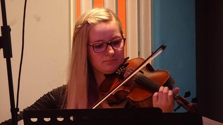 Ob BigBand oder Chorbegleitung: Luisa Bier war mit ihrer Geige stets zur Stelle mit den richtigen Tönen.