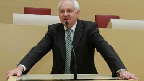 Am Rednerpult im Bayerischen Landtag
