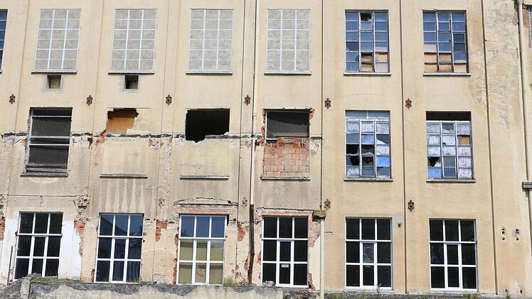 Mehr an den Untergang als an die Auferstehung erinnert jetzt noch die Fassade des Industriegebäudes.