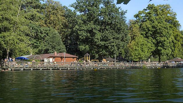 Das idyllisch gelegene Hainbad in Bamberg, offiziell tr&auml;gt es den Namen "Hainbadestelle" Foto: Stadtwerke Bamberg
