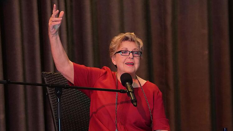 Marie-Luise Marjan zog die Zuhörer mit ihrer Biografie in den Bann. Foto: Frank Türpitz