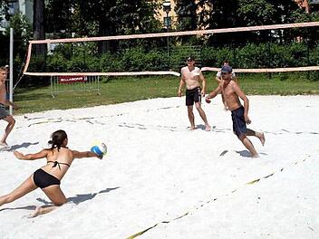 Bürger haben ein Beach-Volleyballfeld am Freizeitzentrum ins Spiel gebracht.  Symbolbild: Archiv