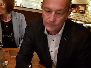 Auf Bierdeckeln notierte Udo Schönfelder die Zwischenstände der Auszählung mit. Foto: Ekkehard Roepert