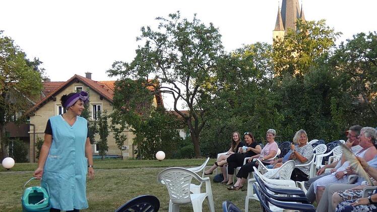 Bekannt aus "Fastnacht in Franken" hatte "Putzfraa" Ines Procter ihren ersten Auftritt in Zeil seit Monaten. Christian Licha