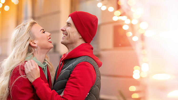 Egal ob allein oder zu zweit feiern. Jeder sollte den Valentinstag zu etwas Besonderem machen.