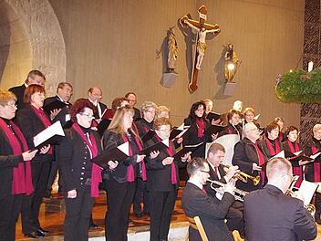 Auch der katholische Kirchenchor Friesen wird beim Adventskonzert am Sonntag mit feierlichen Klängen auf Weihnachten einstimmen - hier ein Bild aus dem Vorjahr. Foto: Archiv, Heike Schülein