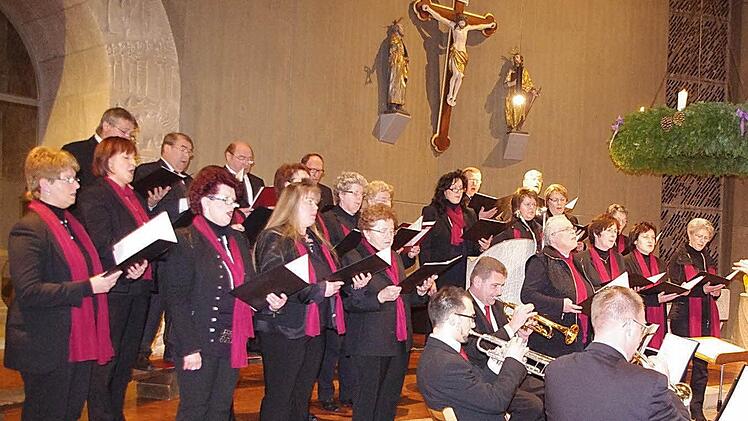 Auch der katholische Kirchenchor Friesen wird beim Adventskonzert am Sonntag mit feierlichen Klängen auf Weihnachten einstimmen - hier ein Bild aus dem Vorjahr. Foto: Archiv, Heike Schülein