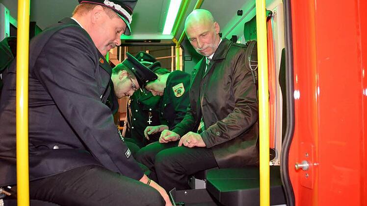 Das neue Hilfeleistungslöschfahrzeug (HLF 10) wurde an die Freiwillige Feuerwehr Bad Kissingen übergeben. Foto: Peter Rauch