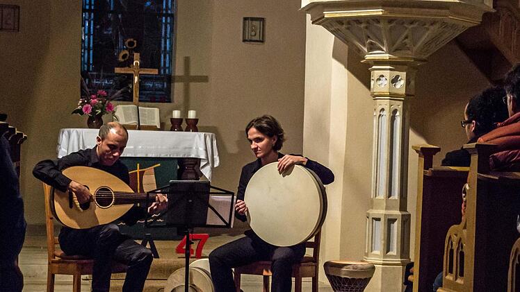 Der Lautenvirtuose Nehad el Sayed und die Perkussionistin Nora Thiele begeisterten bei ihrem Konzert in der Johanneskirche Elsa.Foto: Jochen Berger