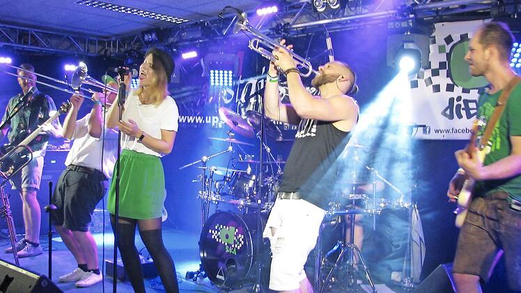 "Die Ska" begeisterten mit ihrer Musik die Gäste in Friedersdorf. Foto: Karl-Hein Hofmann