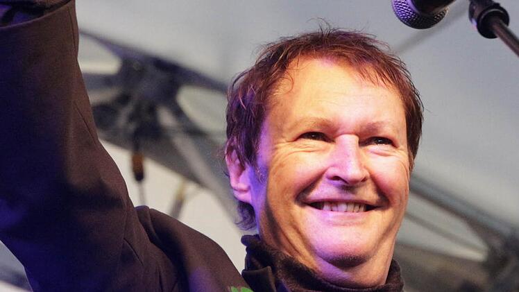 Hans Jürgen Buchner, alias Haindling, hatte seine Fans im Griff.  Foto: Josef Hofbauer