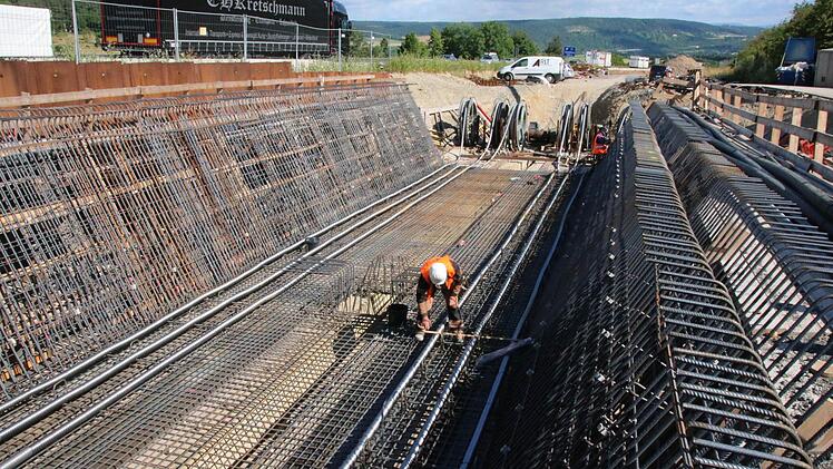 Im so genannten Taktkeller wird das Betonieren und Schieben der Abschnitte vorbereitet. Foto: Ralf Ruppert