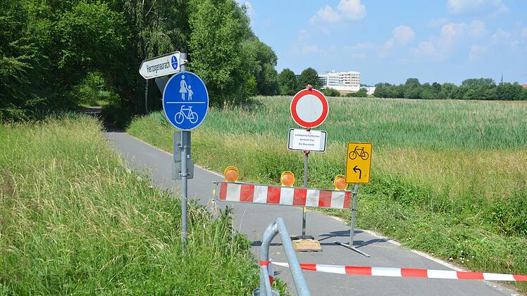 Während des Brückenbaus bleibt der Radweg zwischen Hauptendorf und  Herzogenaurach   wohl bis in den September hinein gesperrt.  Foto: Bernhard Panzer