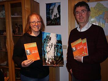 Doris und Bernhard Hopf haben ein neues Buch herausgegeben mit einer Sammlung von Bildimpulsen zum Leben Jesu zu Bildern von Doris Hopf.