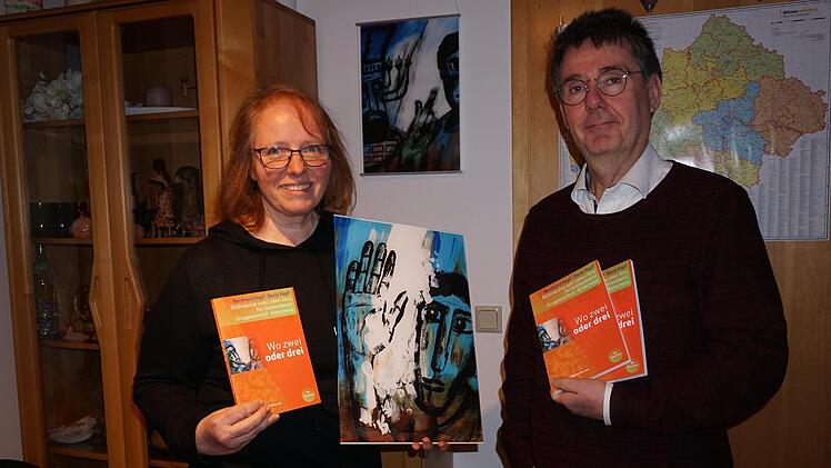 Doris und Bernhard Hopf haben ein neues Buch herausgegeben mit einer Sammlung von Bildimpulsen zum Leben Jesu zu Bildern von Doris Hopf.