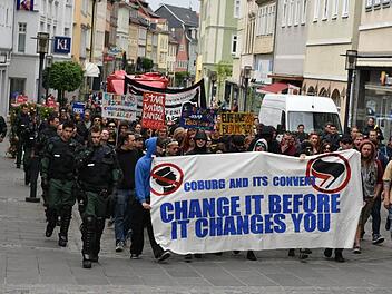 Gefühlt mehr Einsatzkräfte als Demonstranten waren am Samstag in der Coburger Innenstadt unterwegs. Laut Polizei blieb alles friedlich. Fotos: Gabi Arnold