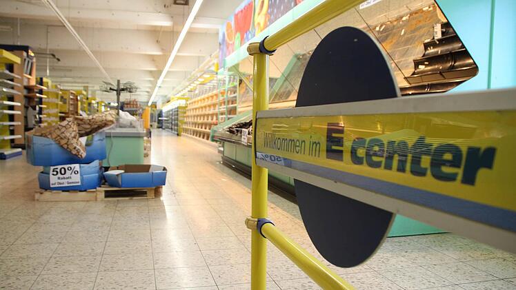 Das alte E-Center in Höchstadt. Am Dienstag eröffnet Edeka neu. Foto: Christian Bauriedel