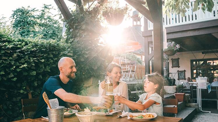 Nach langen Touren stärkt man sich am besten in einem fränkischen Biergarten. Foto: Kur & Tourismus Bad Staffelstein