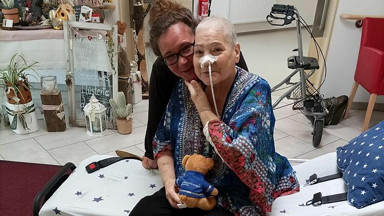 Der W&uuml;nschewagen des ASB Kronach konnte einer krebskranken Patientin eines Coburger Hospizes ihren letzten Wunsch erf&uuml;llen. Am Mittwochmorgen (6. Oktober 2021) wurde Maria abgeholt.