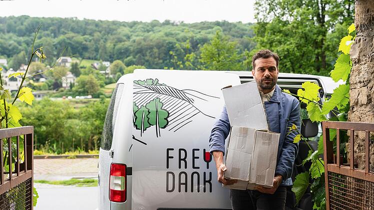 Majas Mann Steffen Freydank (Kai Schumann) ist Winzer, führt einen Weinhandel und ein Weinlokal in Naumburg. Nachdem er eine andere geküsst hat, hat Maja ihn vor einem halben Jahr hinausgeworfen. Steffen hofft auf eine Versöhnung und Rückkehr zu seiner Familie.