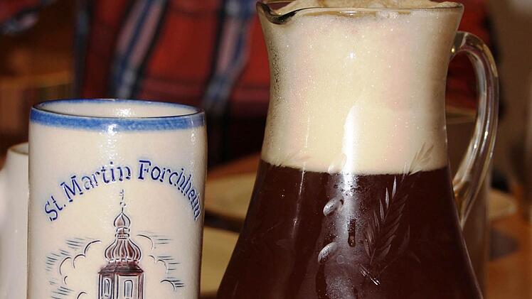 Bier darf bei einem traditionell fränkischen Essen natürlich nicht fehlen. Die Männer haben im Sommer 85 Liter selbst gebraut. Foto: Sabrina Friedrich