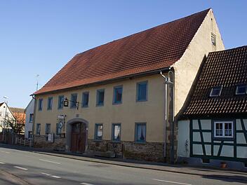 Das Gasthaus "Zum Hirschen" wird 400 Jahre alt - die Theatergruppe Großeibstadt feiert dies mit einem umfangreichen Festwochenende.