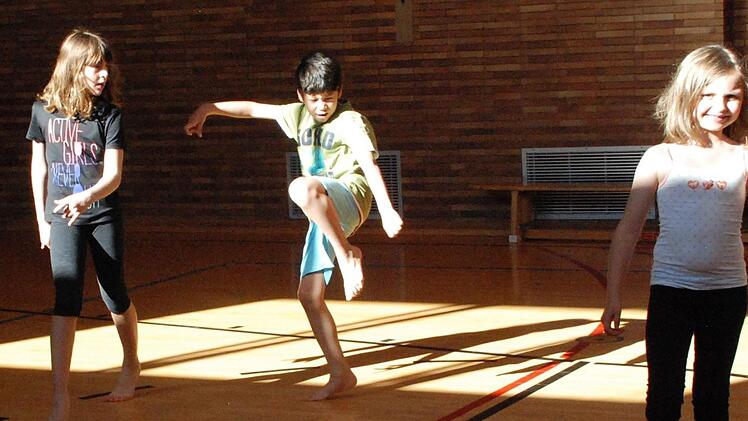 Ausdrucksstark: Das Tanzprojekt in der 2. Klasse der Melchior-Franck-Schule lässt viel Raum für eigene Kreativität.Christiane Lehmann