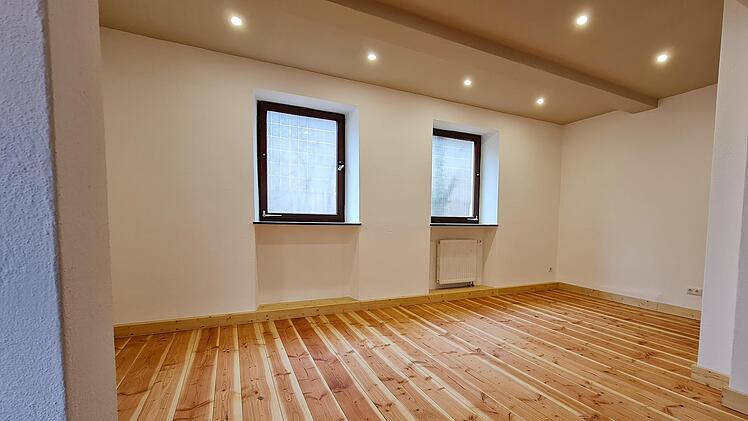 Der Nebenraum mit dem Nüdlinger Duglasien- /Lärchenboden.