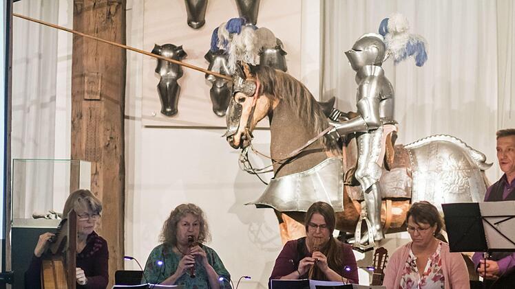 "Zum Sterben schön": Impressionen von einem Abend mit Kunst und Musik in der Großen Hofstube der Veste CoburgFoto: Jochen Berger