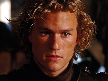 In der R&uuml;stung eines verstorbenen Ritters will der Dachdeckersohn William (Heath Ledger) an einem Turnier teilnehmen.