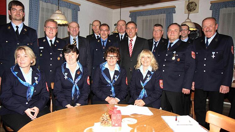 Die Geehrten der Feuerwehr Foto: Richard Sänger