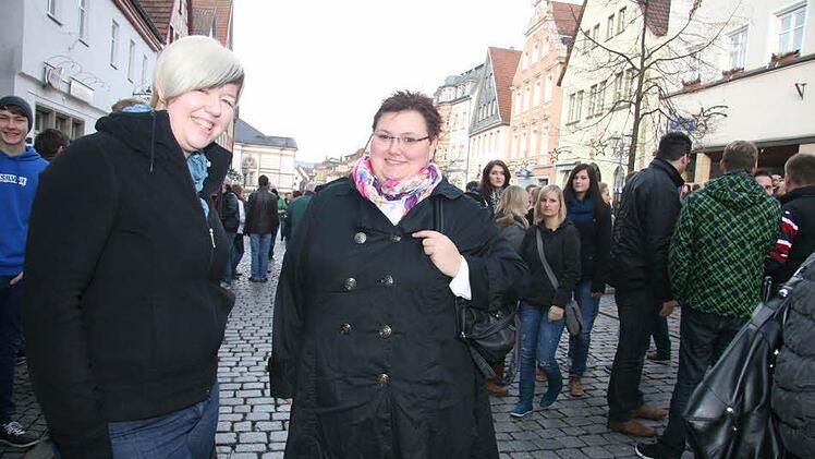 Für Mona Schuster (23) und Sabrina Meischner (24) geht am Heiligabend die Partysaison erst richtig an. Am ersten Feiertag ist abends Tanz in Schwingen angesagt. ,Das muss einfach sein', schwärmt Mona Schuster